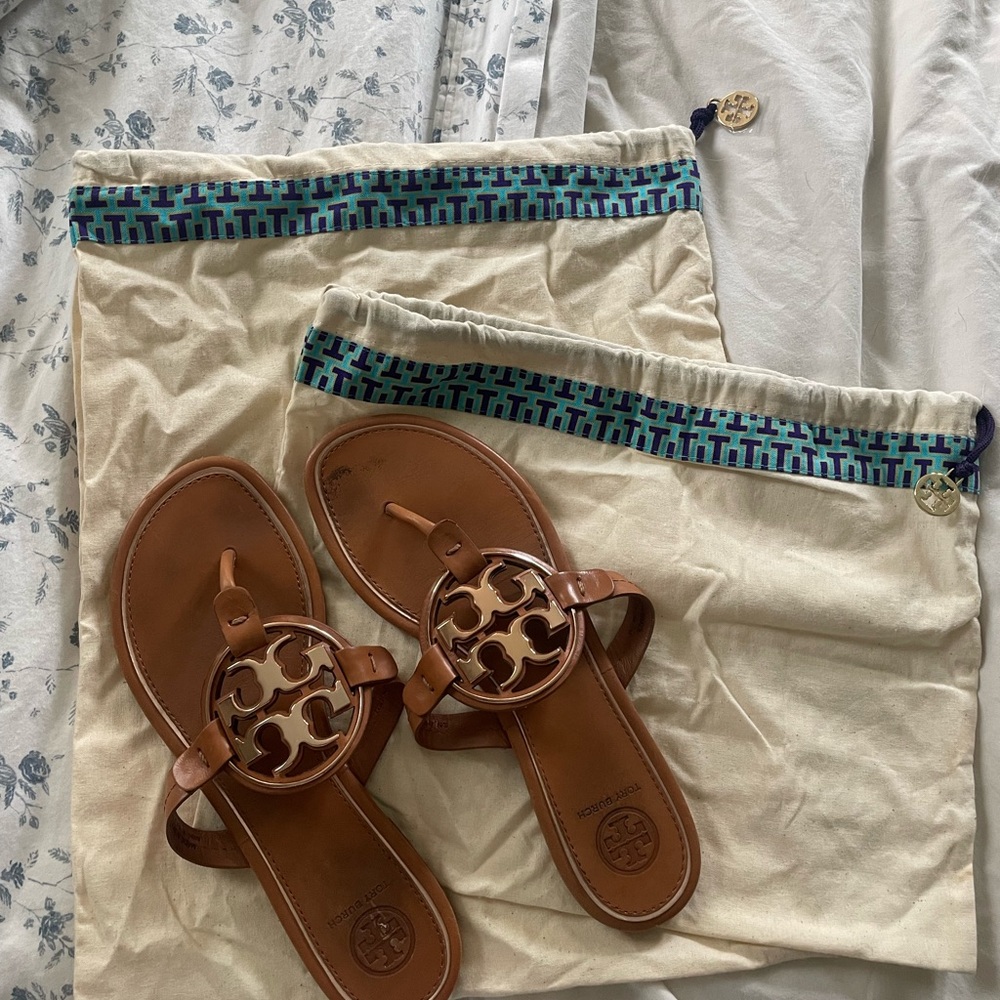MILLER SOFT METAL LOGO SANDAL
Size 6.5
